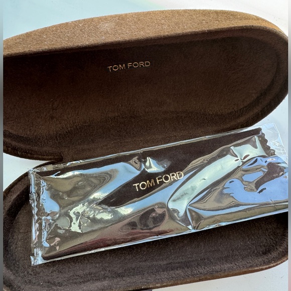Tom Ford Eyewear Isabella 02 Cat-Eye Sunglasses - tortoise brown - Picture 10 of 16